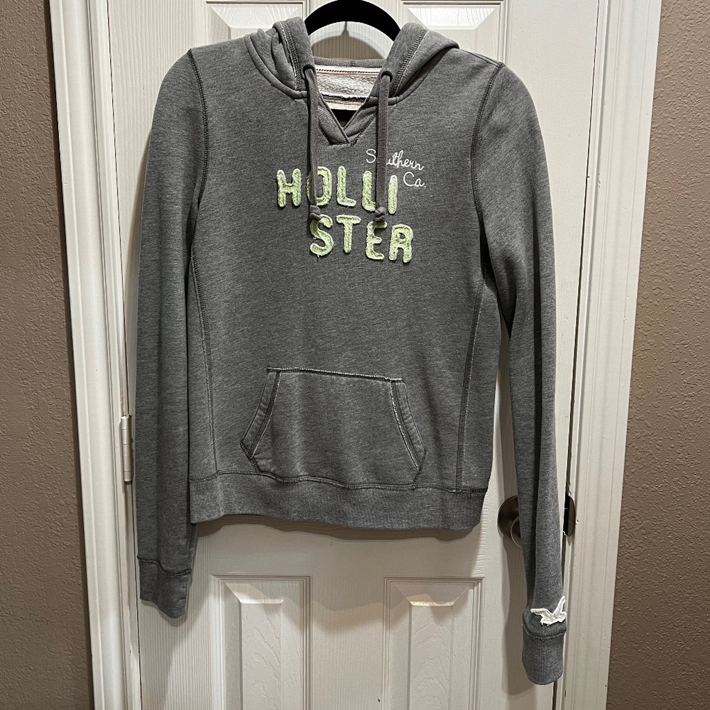 Hollister Gray Pullover Hoodie - Size L